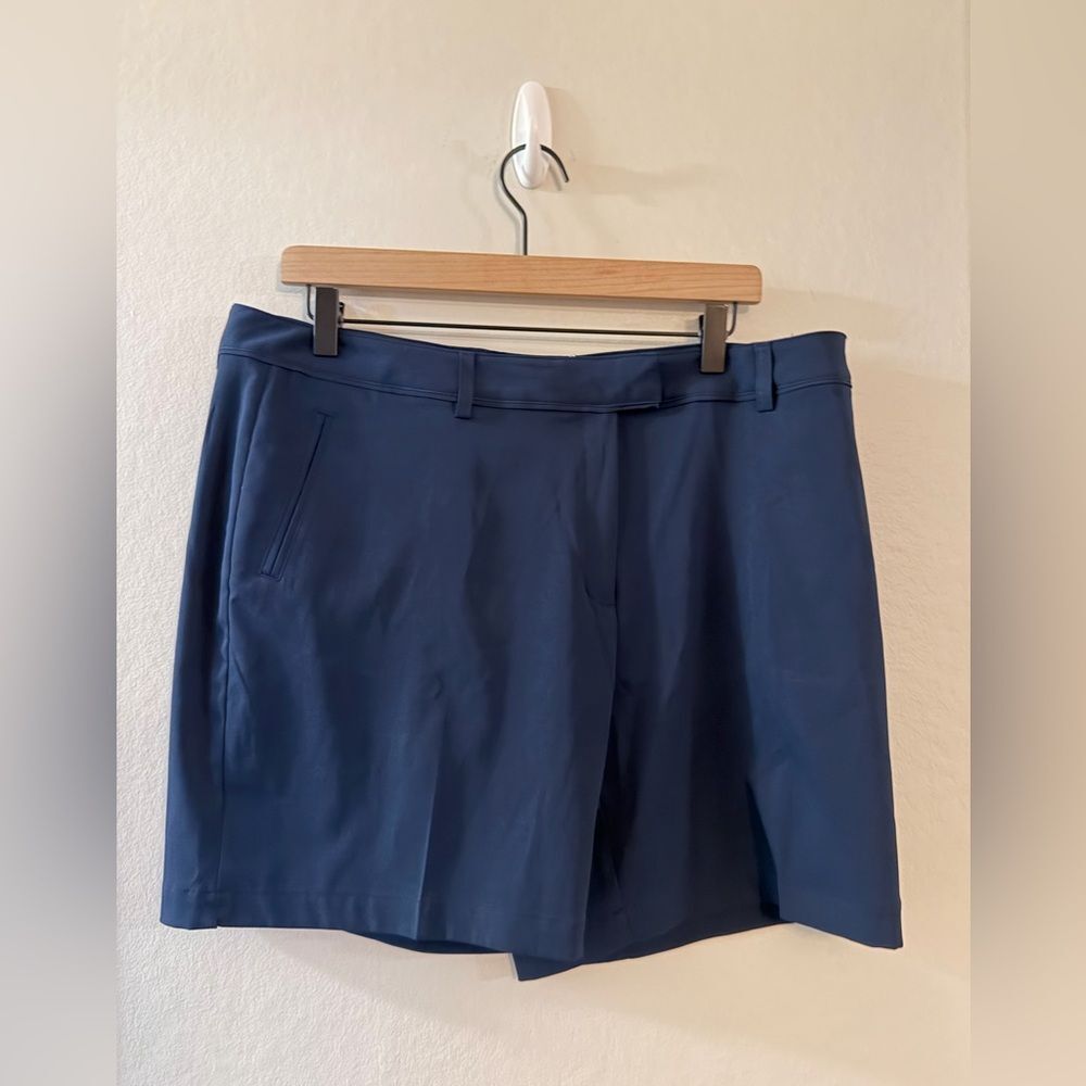 NWT Lady Hagen Women’s Core Golf Shorts in Navy - Size 14